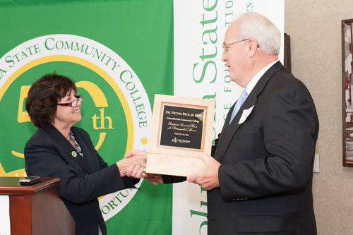 2015 Distinguished Alumni Award Dr. Smith presents award to Dr. Beck