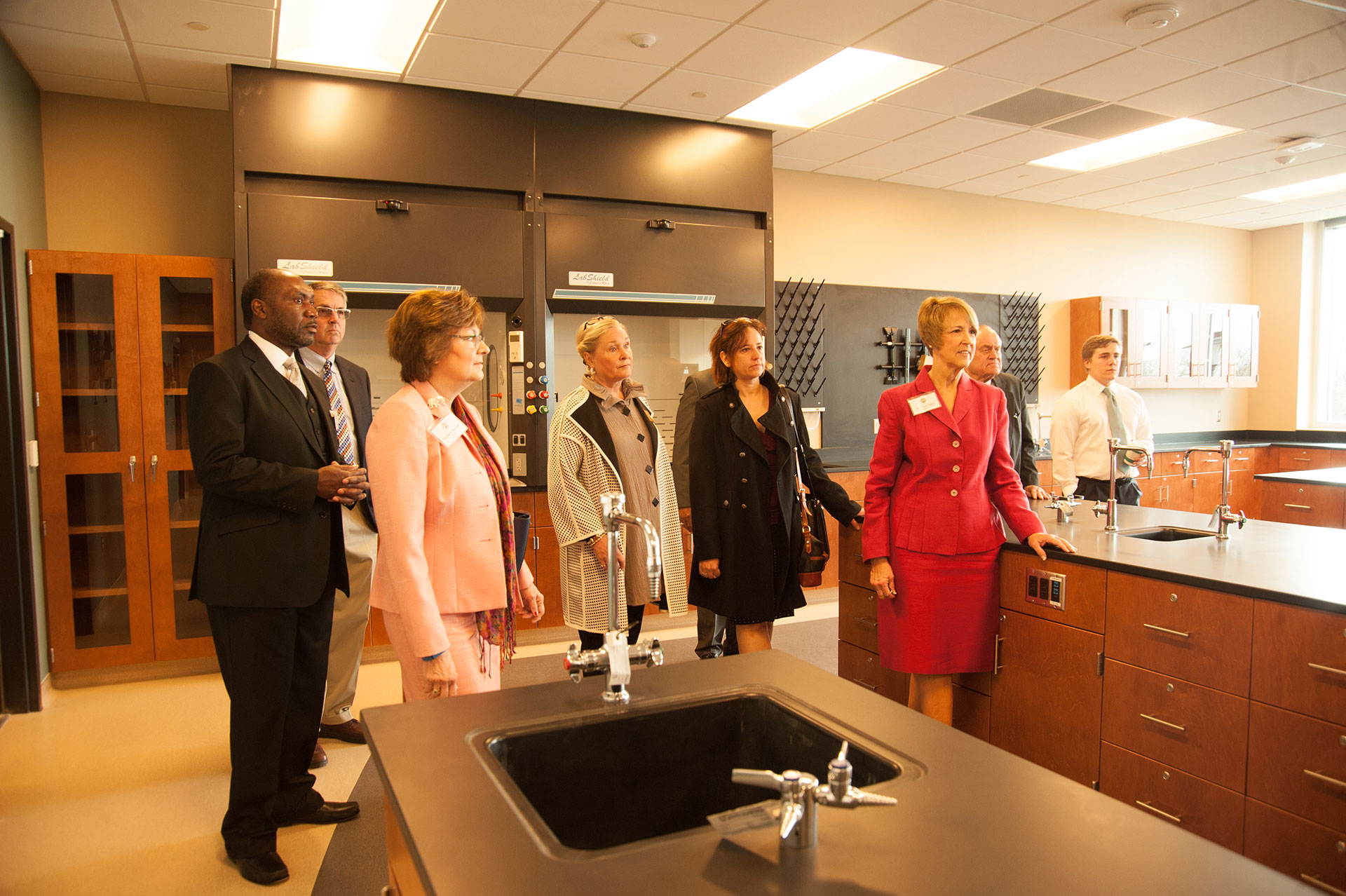 DSC_9653_web Group of people in chemistry lab