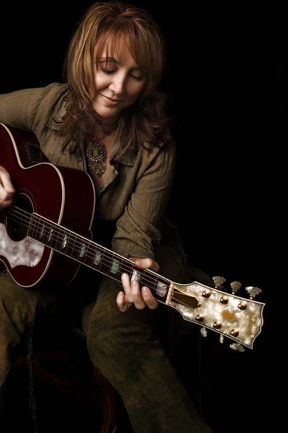 GibsonJ200Jr2 Pam Tillis